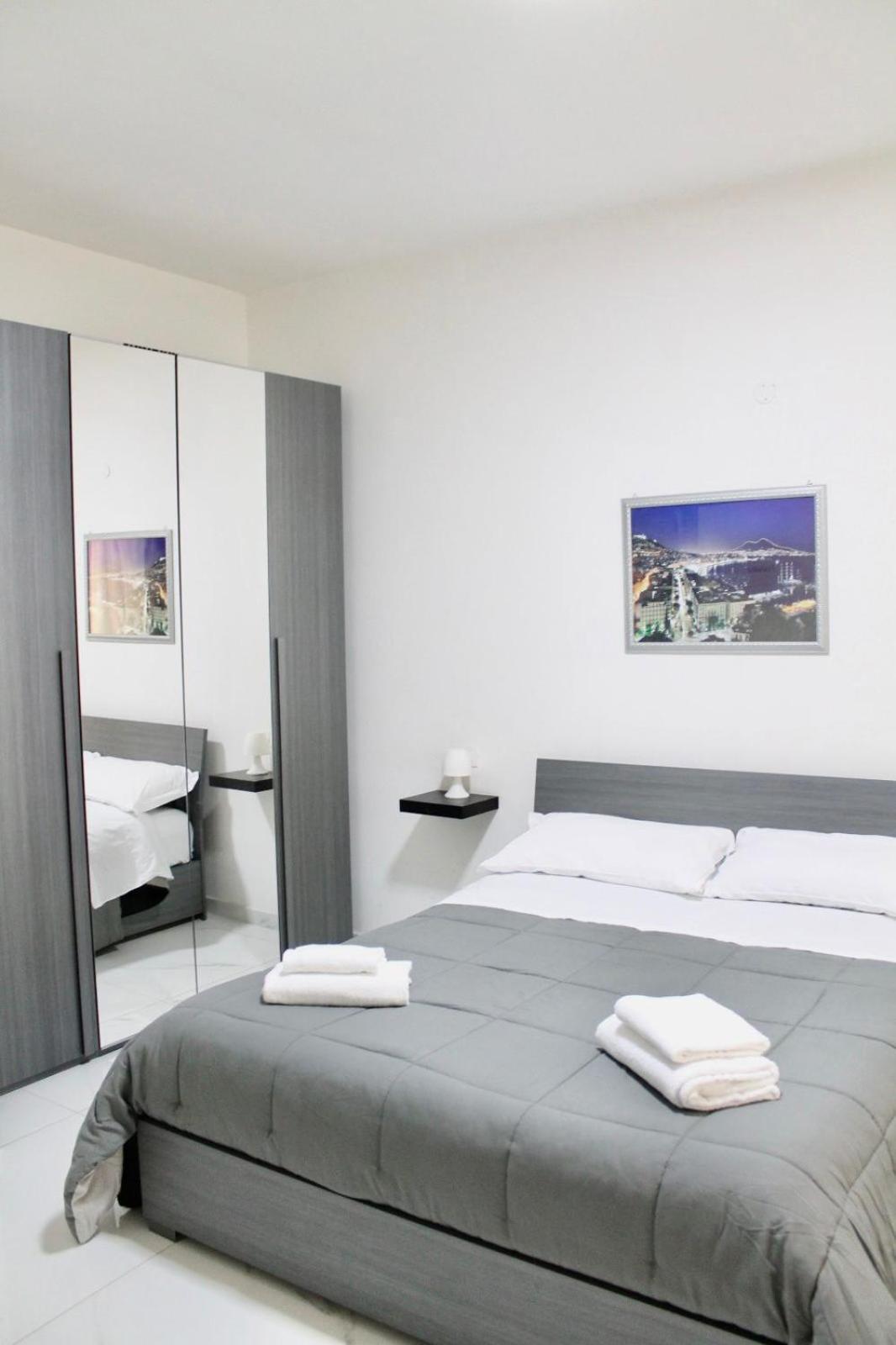 נאפולי B&B Central Rooms 137 מראה חיצוני תמונה